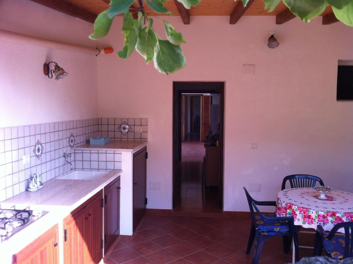 Villa By The Vulcano - 70Mq Plus Large Garden And Patio Екстериор снимка