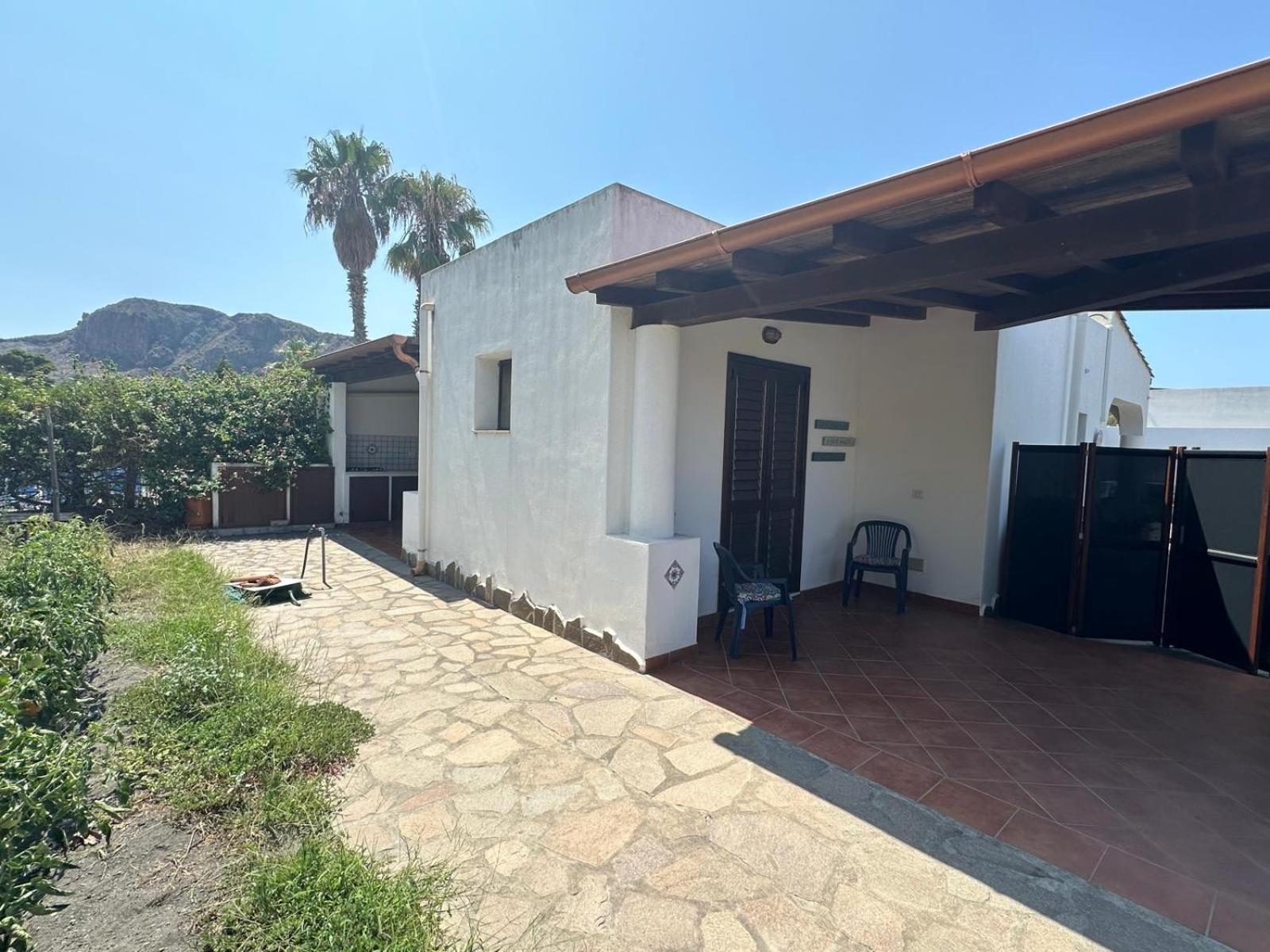 Villa By The Vulcano - 70Mq Plus Large Garden And Patio Екстериор снимка